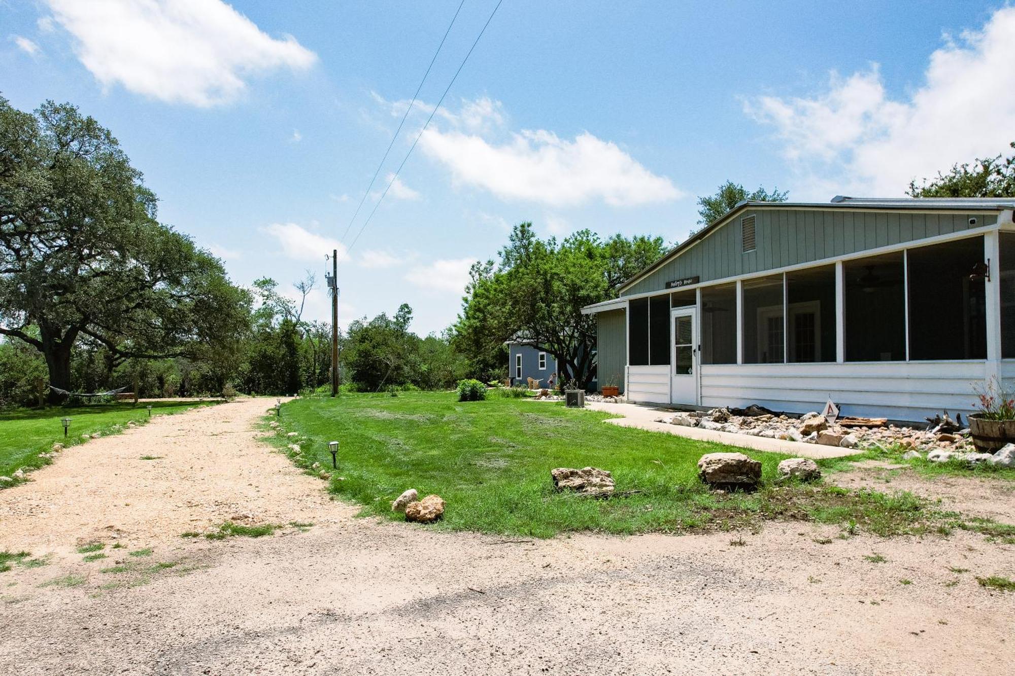 Hadley'S House - A Country 3 Bdrm With Screened-In Porch New Braunfels Exterior photo